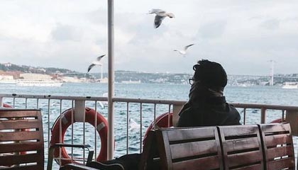 竞技比赛波澜壮阔，胜负难料：情感与商业的共鸣